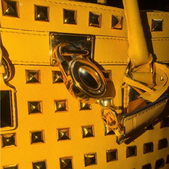 Michael Kors Large Hamilton Studded Tote citrus yellow rare limited edition 🔐 - Picture 2 of 5